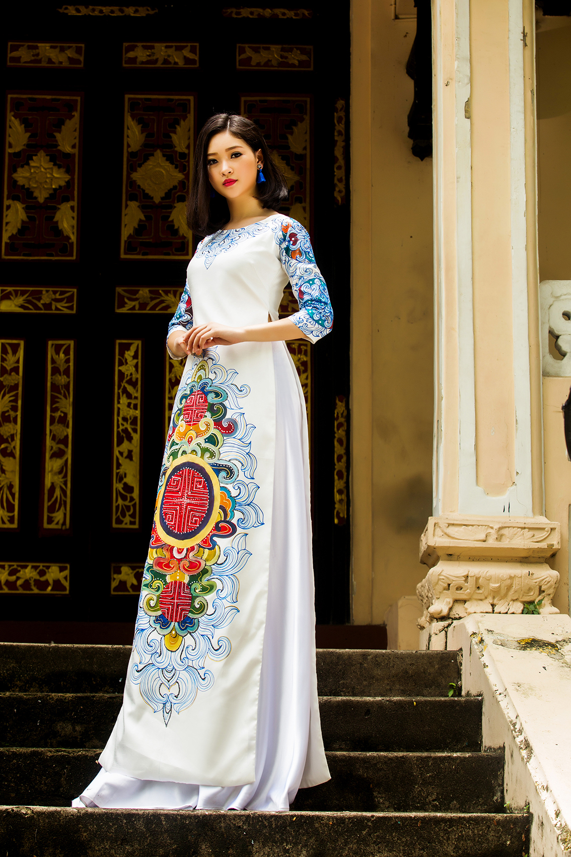 Ba chị em Phạm Thùy Linh đằm thắm trong trang phục áo dài