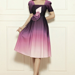 Đầm Ombre loang màu cổ vuông đính bông màu tím sang trọng