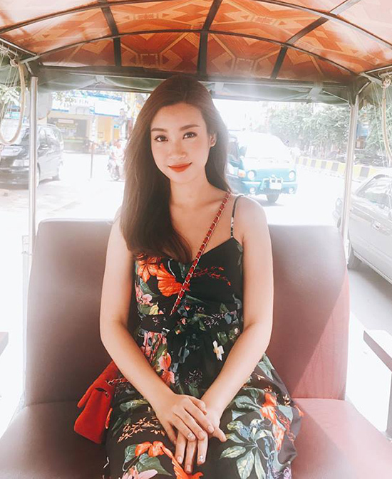 Không chạy đua hàng hiệu, hoa hậu Mỹ Linh chuyên diện đồ dưới 1 triệu đồng tại shop Đầm Váy Đẹp