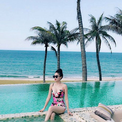 Mùa hè tươi mát hơn với loạt khoảnh khắc mỹ nhân Việt khoe thân cùng bikini