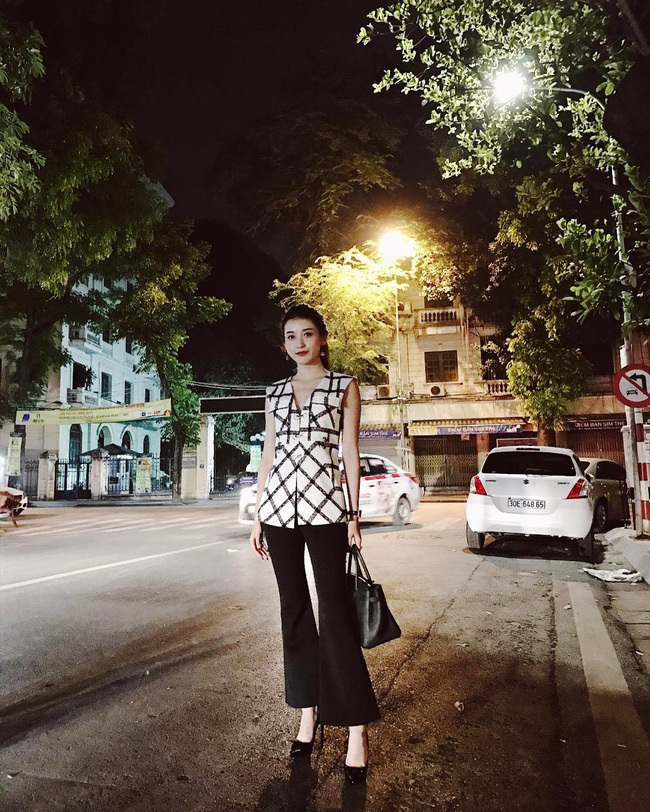 Tóc Tiên táo bạo diện “đồ bơi” dạo phố, Hà Tăng chỉ cần sơmi trắng là đủ đẹp trong street style những ngày qua