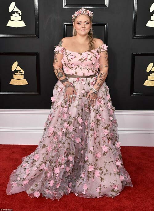 Váy áo thảm họa “tung hoành” thảm đỏ Grammy 2017