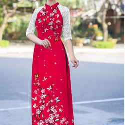 Áo dài truyền thống màu đỏ tay phối ren trắng dễ thương