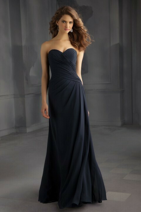 Đầm váy dạ hội đơn giản giúp tôn lên dáng vóc thanh mảnh hơn