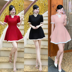 Đầm Chữ A Phối Bèo Kèm Phụ Kiện Hoa Ngực Ngọt Ngào