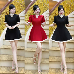 Đầm Chữ A Phối Bèo Kèm Phụ Kiện Hoa Ngực Ngọt Ngào