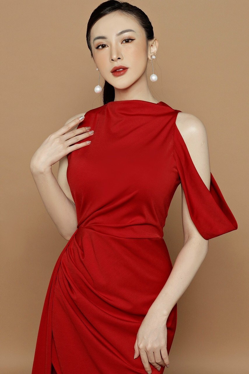 Đầm dạ hội đỏ trễ vai nhúng bèo xẻ tà quyến rũ - đầm dạ hội ngọc trinh