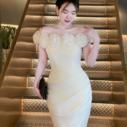 Đầm Dạ Hội Kết Hoa Hồng Bẹt Vai Sang Trọng