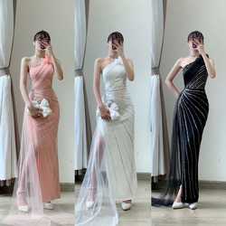 Đầm Dạ Hội Lệch Vai Đính Đá Phối Tà Voan Cực Kỳ Sang Trọng