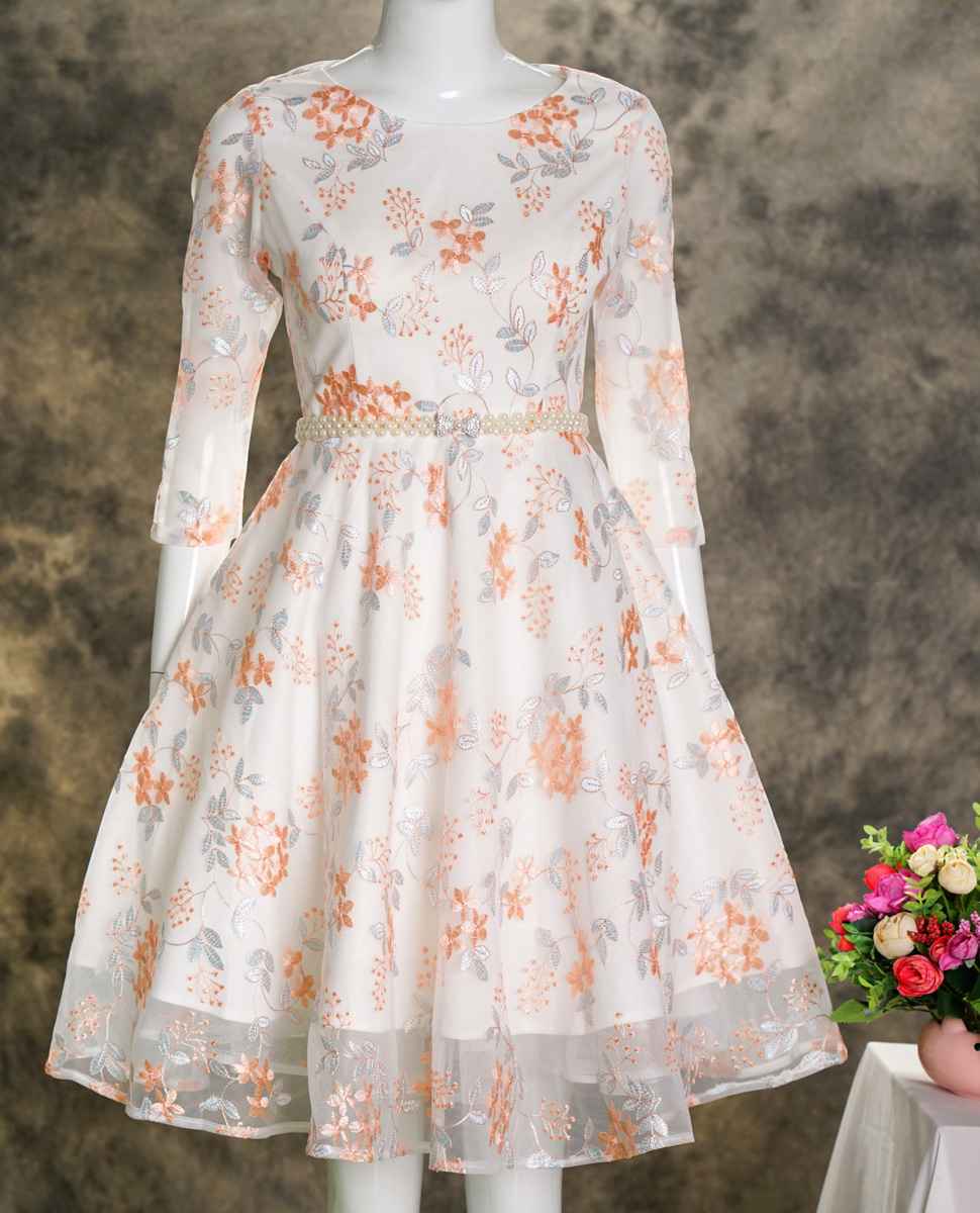 Đầm đẹp dáng xòe tay lở ren ép hoa màu cam nền trắng cao cấp - đầm xòe trễ vai dễ thương