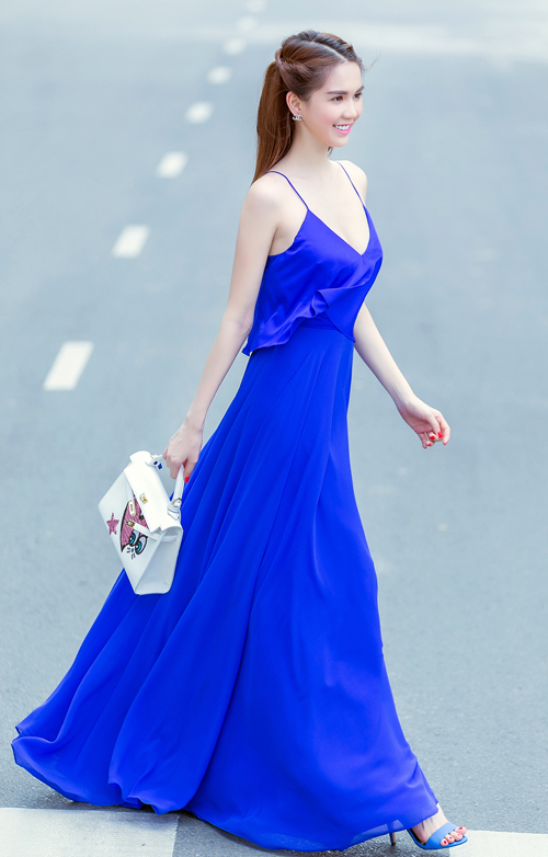 Váy ôm xanh dương phối cổ và măng séc trắngnơ đen  Cosmo Design