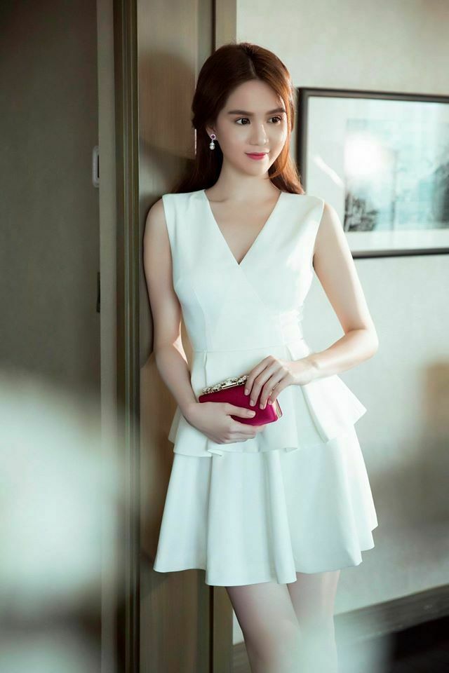 Đầm xòe công chúa rớt dây viền ngọc màu trắng sang trọng | Đầm xòe đẹp