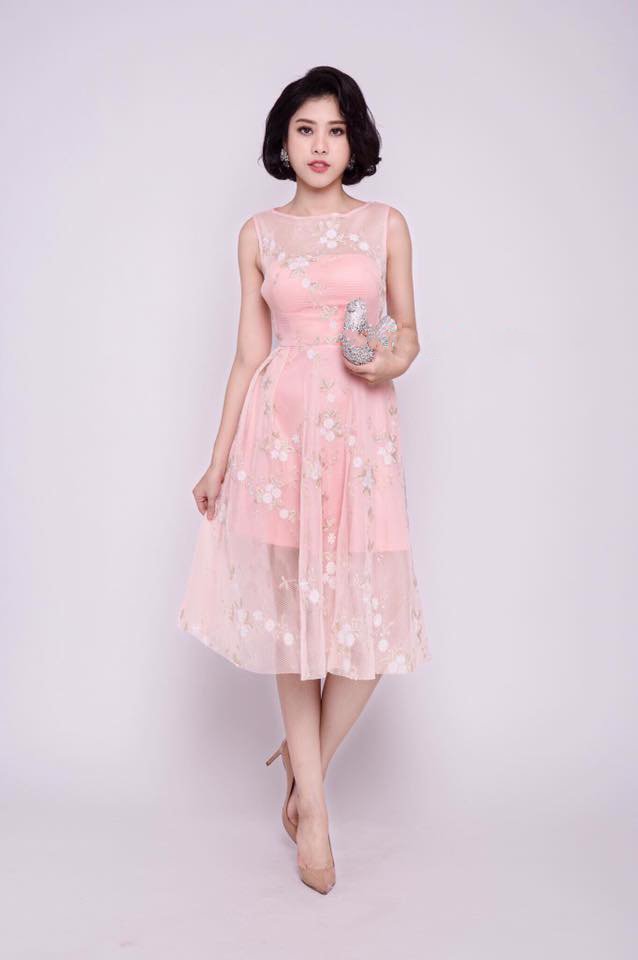 Váy hoa hồng nhái hàng hiệu nhan nhản ở Hà Nội