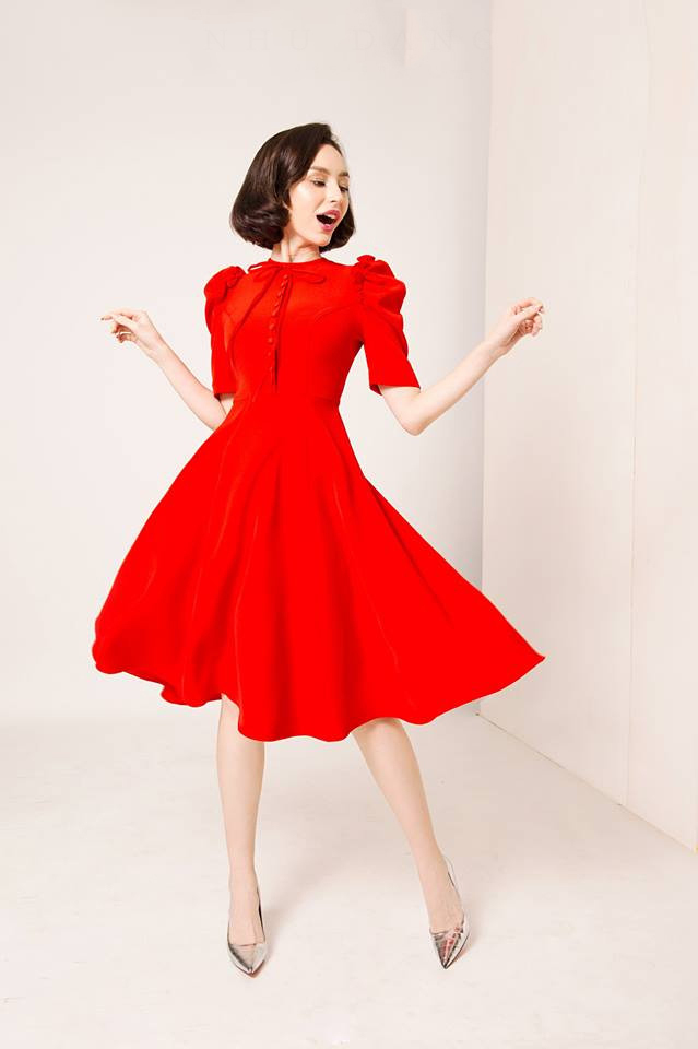 Váy đầm nhung đỏ khoét ngực dáng xòe thiết kế nơ quý phái phong cách tiểu