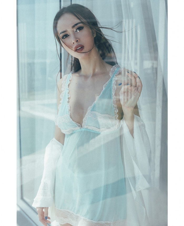 Elly Trần, Thủy Tiên hút ngàn ánh mắt với váy ngủ mong manh
