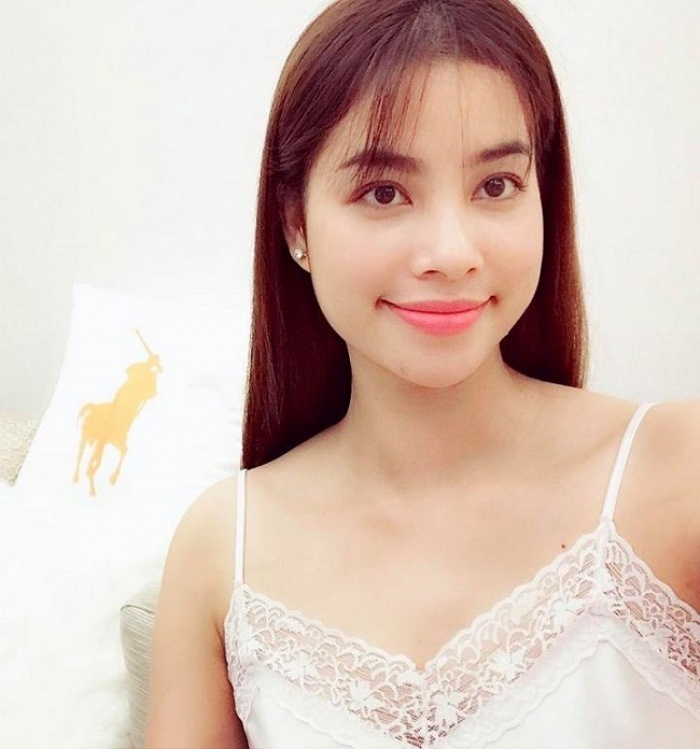 Elly Trần, Thủy Tiên hút ngàn ánh mắt với váy ngủ mong manh