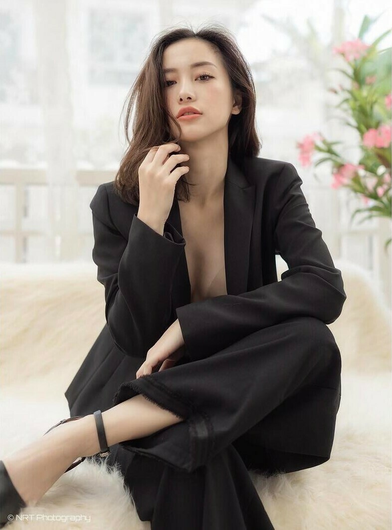 Gout thời trang hiện đại của hot girl Jun Vũ