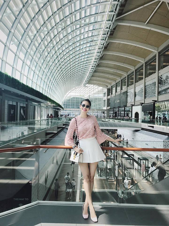 Không phải váy áo, túi xách mới là món đồ được sao Việt diện thật lồng lộn khi ra sân bay