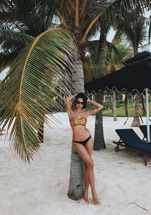Mùa hè tươi mát hơn với loạt khoảnh khắc mỹ nhân Việt khoe thân cùng bikini